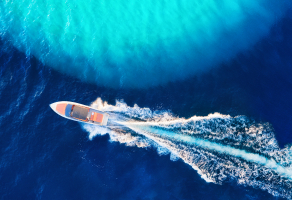 Drone professionnel en vol — paysage 3